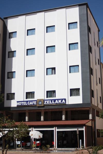 ZELLAKA hôtel&café Juribga Exterior foto