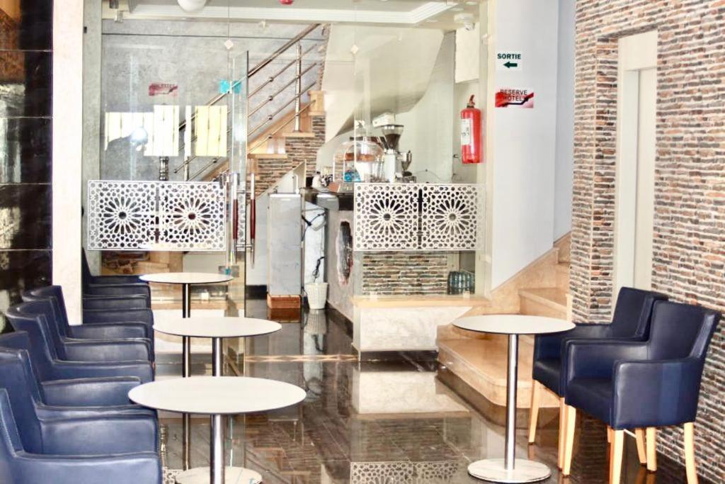 ZELLAKA hôtel&café Juribga Exterior foto